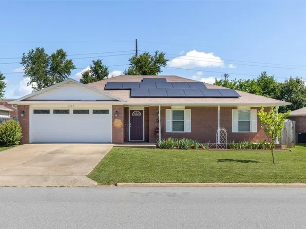 1203 SE 21st St, Bentonville, AR 72712