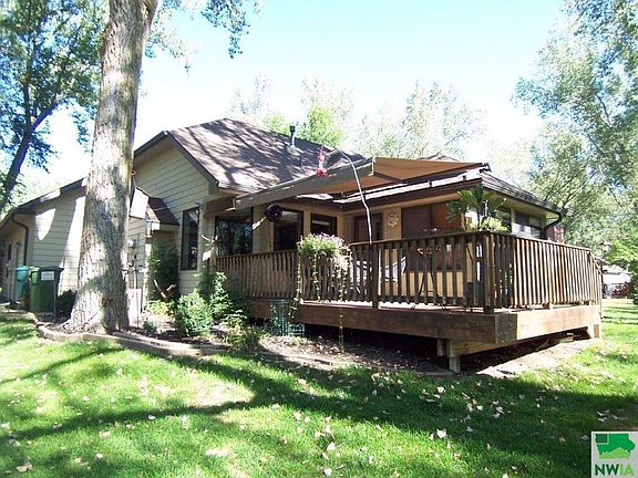 3rd image of 375 Muirfield Ct