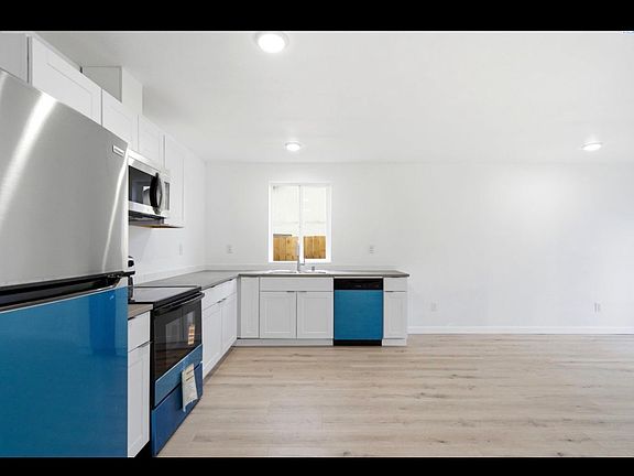 2nd image of 1019 S 6th Ave #120