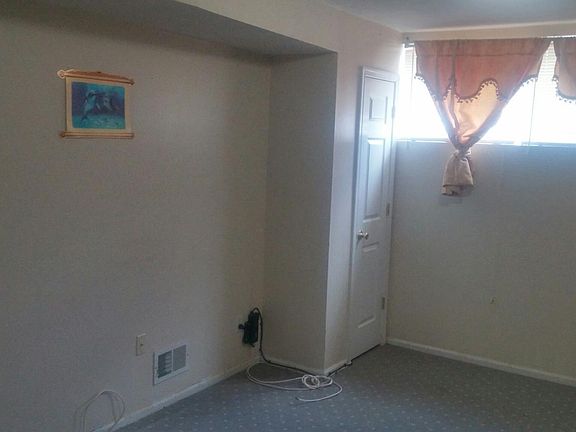 4th image of 136 Kenilworth Ave