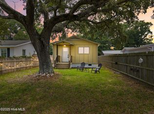 908 N Lord St, Southport, NC 28461