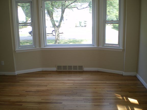 3rd image of 33529 Pierce St