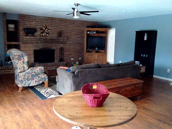 3rd image of 101 River Oak Dr