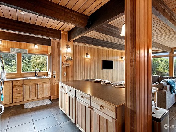 4th image of 343 Sand Dune Avenue NW