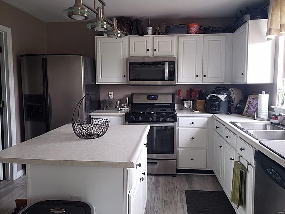 5th image of 908 Caledonia Ct