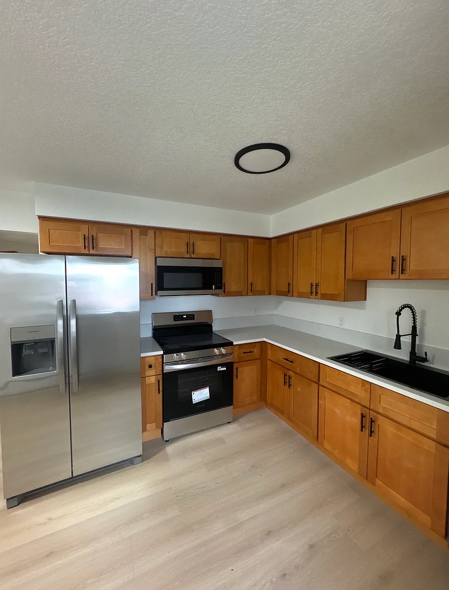 Building Photo - 229 E Monroe St #16