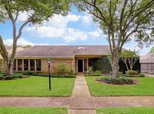 7927 Candle Ln, Houston, TX 77071