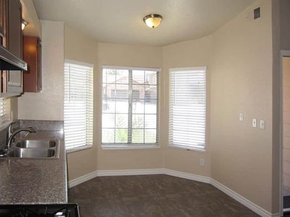 4th image of 11322 Fernwood Ave