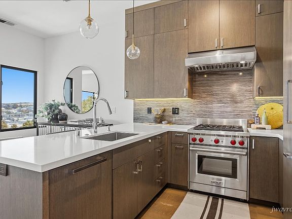 5th image of 175 Brewster St