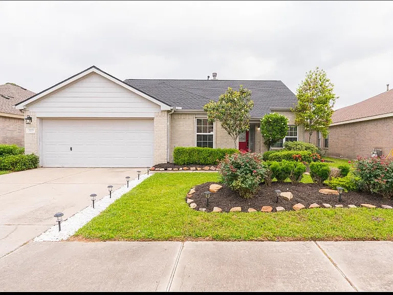 3223 Legends Creek Dr — Photo 1