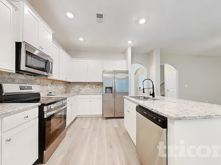 418 Daffodil Dr — Photo 5