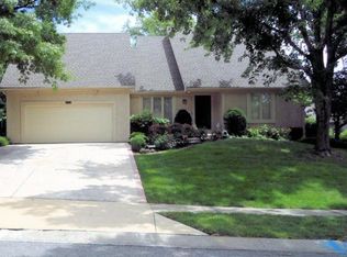 11027 Cottonwood St, Lenexa, KS 66215