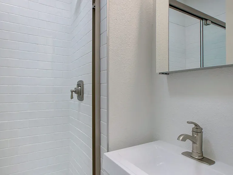1027 Washington Street — Photo 8