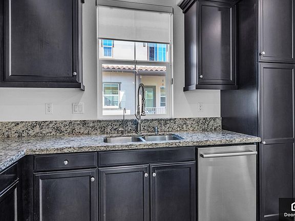 3rd image of 1619 E Lincoln Ave