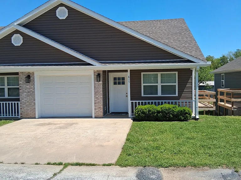 815 S Greenwood Dr — Photo 1