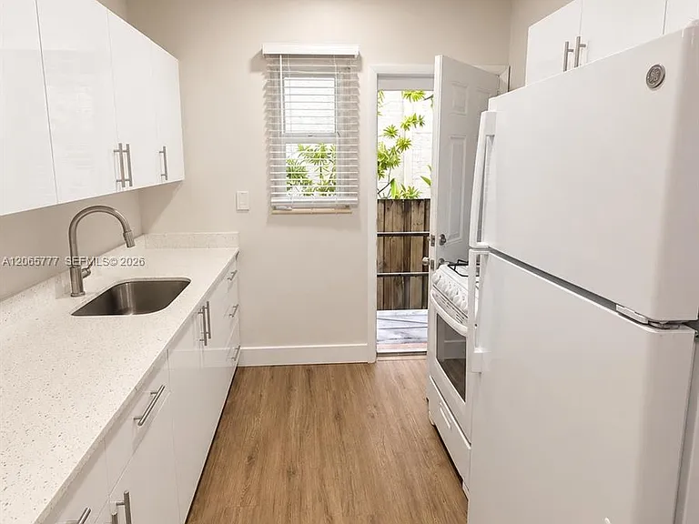 1537 Jefferson Ave #5 — Photo 4