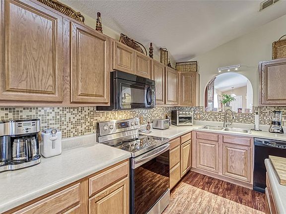 3rd image of 902 Brenton Leaf Dr