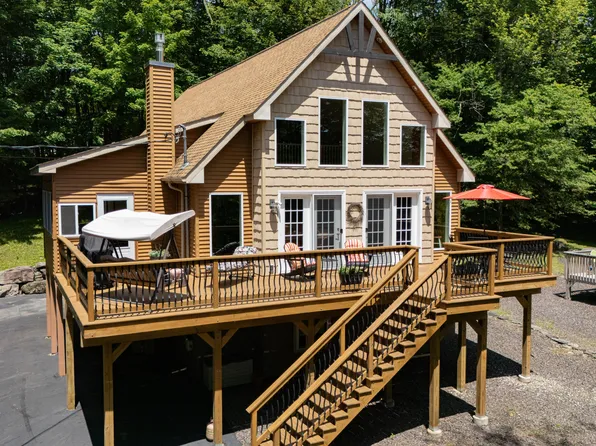 59 Woodhill Ln, Lake Ariel, PA 18436