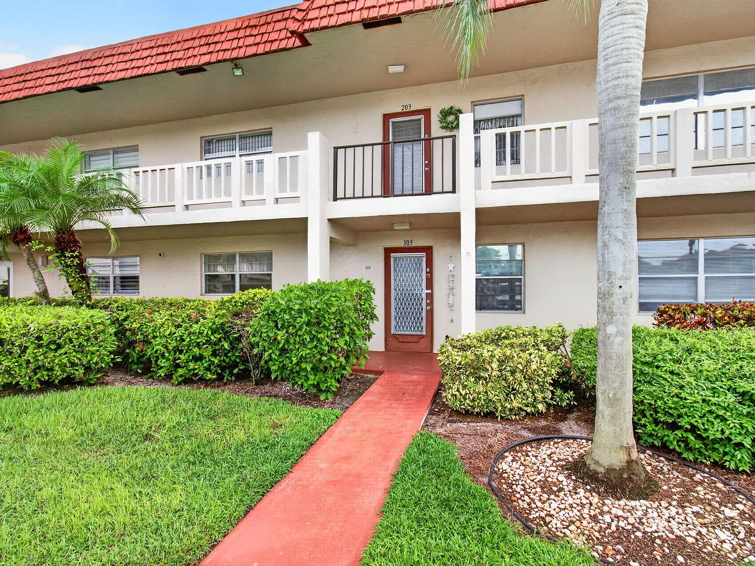 2 bed, 2.0 bath, 925 sqft, $1,895 — Photo 2