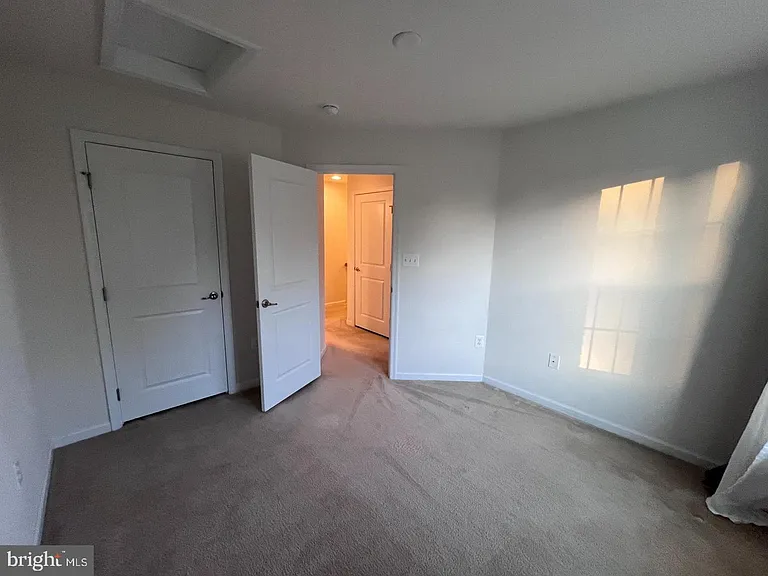 1118 Oakwood St — Photo 14