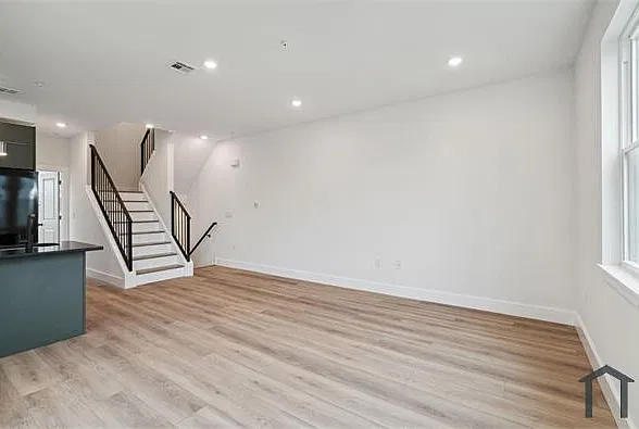 3 bed, 1250 sqft, $1,800 — Photo 4