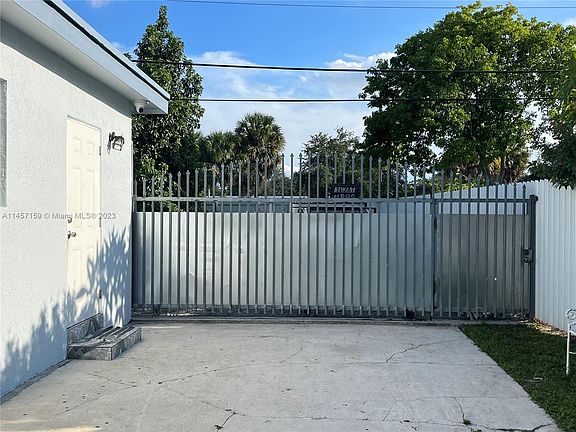 3rd image of 3840 NW 168th St