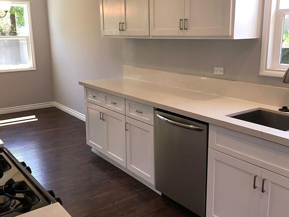 4th image of 10214 Sophia Ave