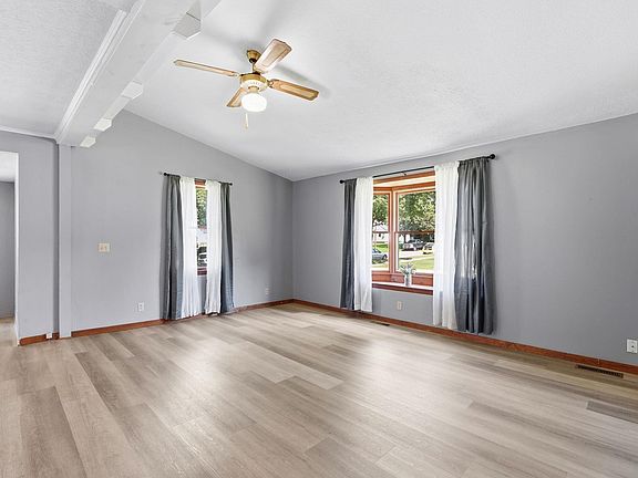 4th image of 422 Charles St