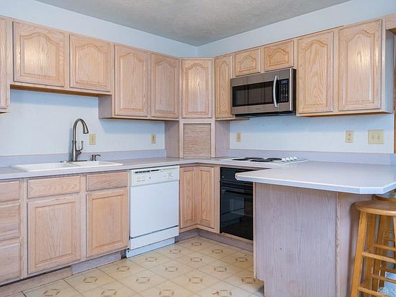 5th image of 2731 Coronette Ave