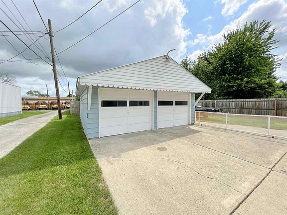 4th image of 613 W Woodland Ave