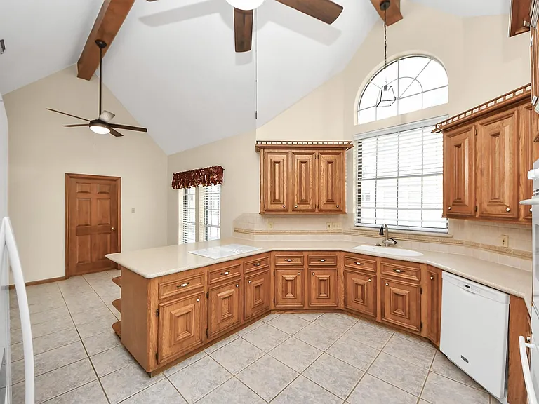 10503 Great Plains Ln — Photo 13