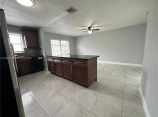 7815 NW 40th St, Pompano Beach, FL 33065