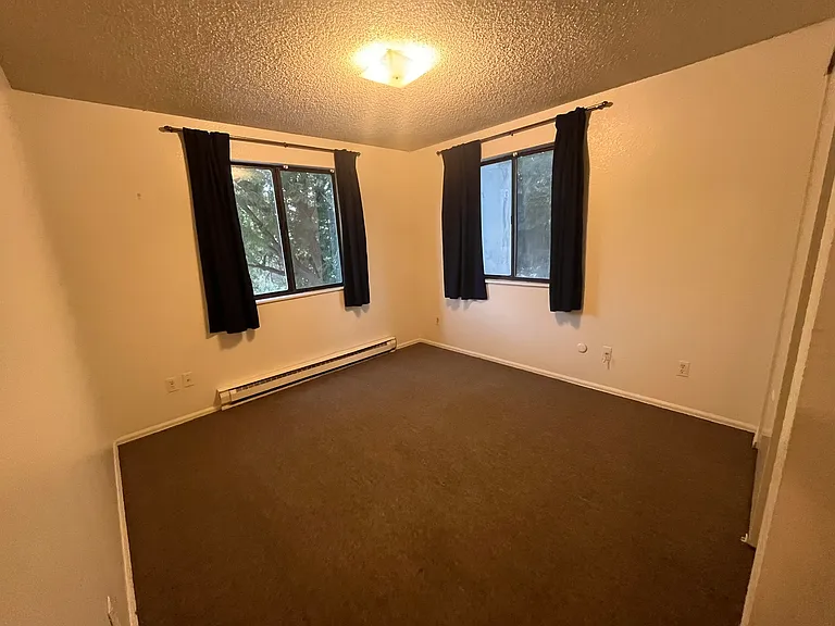 1015 Hover St — Photo 8