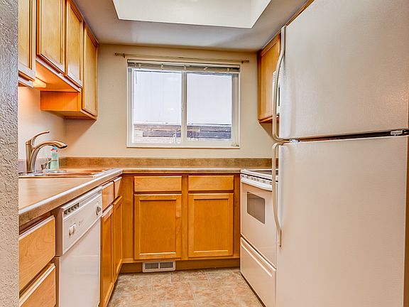 4th image of 588 E Vine St APT 1D