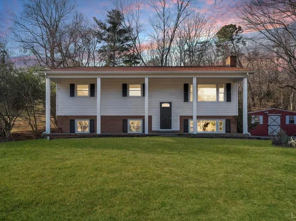 459 Lakeshore Terrace Rd, Hardy, VA 24101