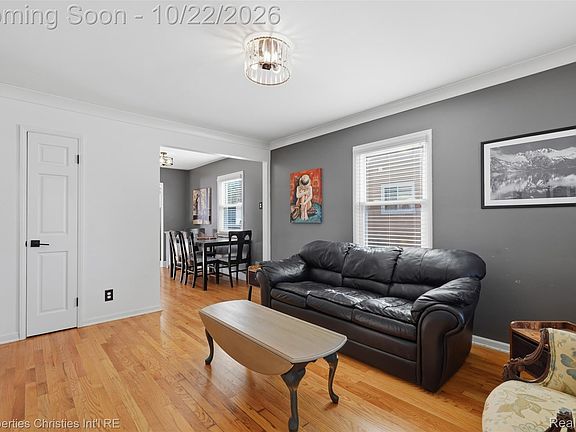 3rd image of 3660 Cummings Ave