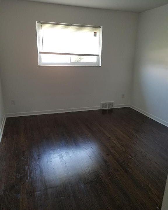 18203 Mott Ave, photo 6