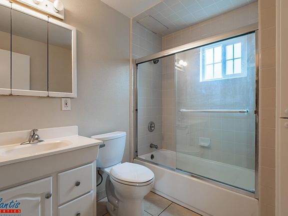5th image of 2318 Karen Dr APT 2