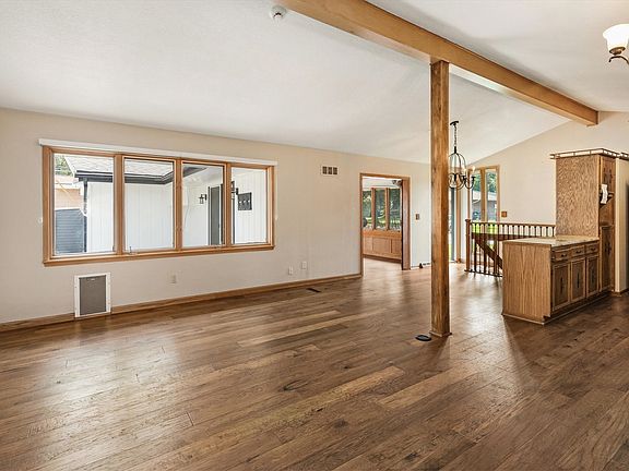 4th image of 309 SE 8th St