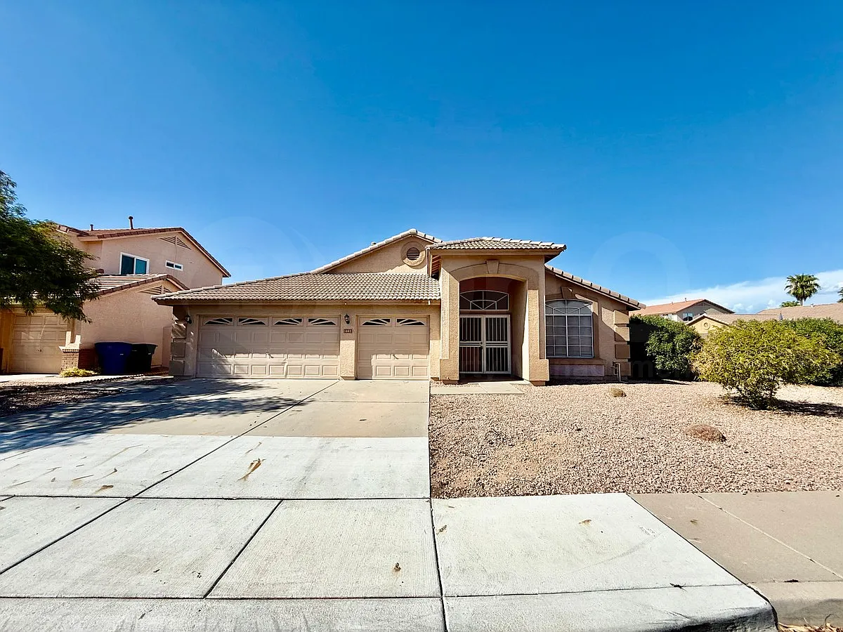 3 bed, 2.0 bath, 2092 sqft, $2,500 — Photo 2