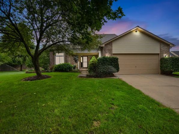 140 Marci Ln, Commerce Township, MI 48382