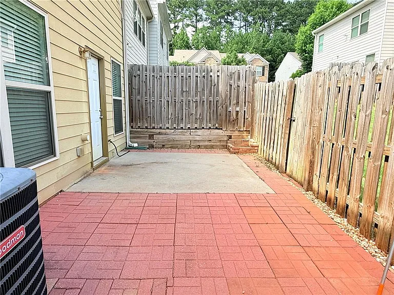 1033 Haley Woods Ln — Photo 28