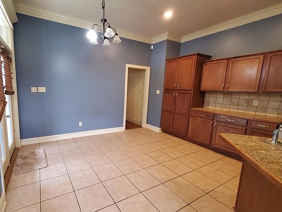 5th image of 505 Doloria Dr