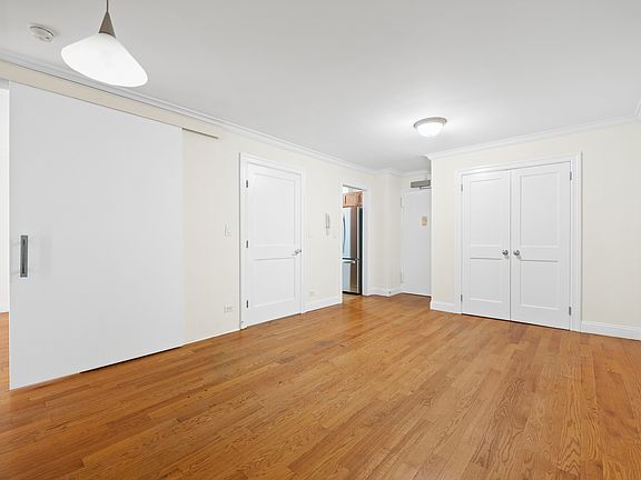 3rd image of 333 E 34th St APT 4B