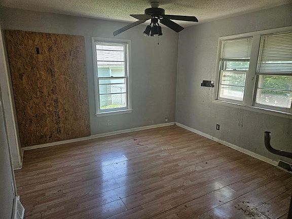 5th image of 3215sw7th St