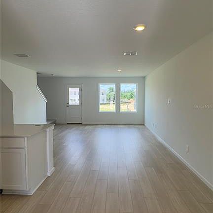 4th image of 831 Lynx St