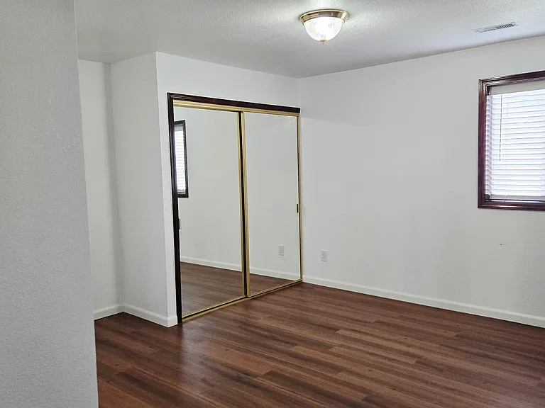 1408 Arlington Ave — Photo 3