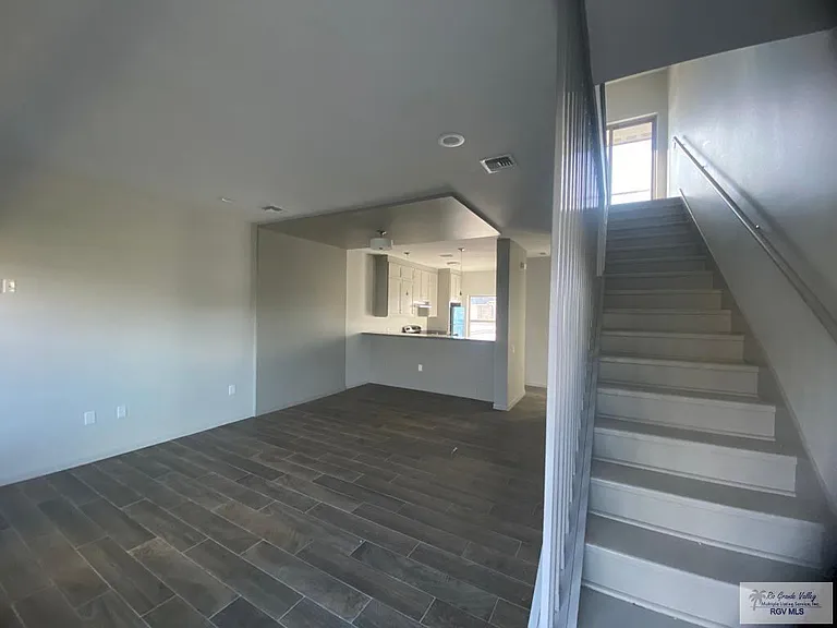 7100 Via Del Mar Cir #5 — Photo 8