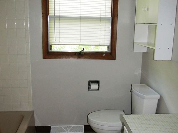 5th image of 38 S Grant St APT C
