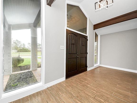 5th image of 1003 Oak Leaf Street